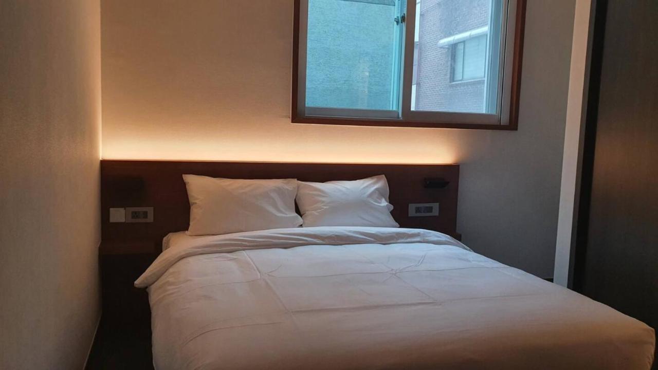 Pillowsopher Hongdae Seoul Exterior photo